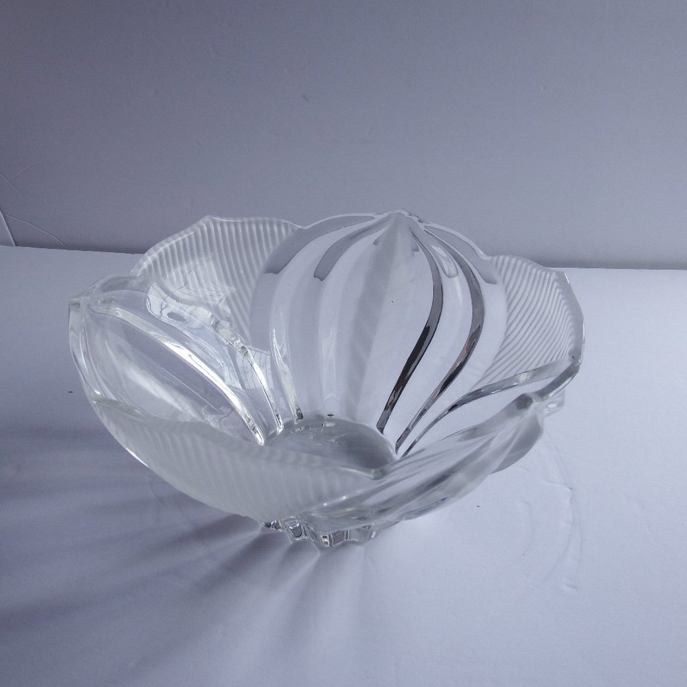 Vtg Petal Shaped Crystal/Frosted Glass Bowl